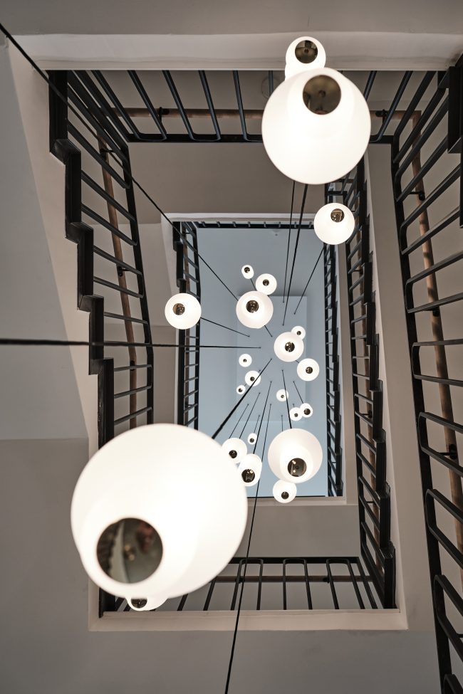 PEARLS Suspension Custom Chandelier – Formagenda – 2015 – Project: Lensing Media